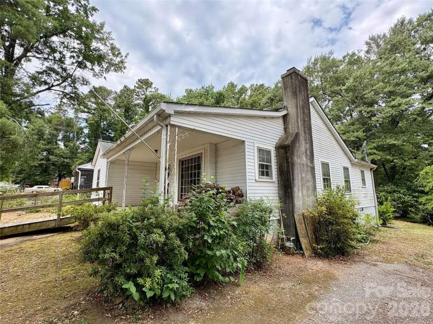 406 Circle Drive, Shelby, NC 28150.  MLS# CAR4400703, YatesRealty ID 36794. 
