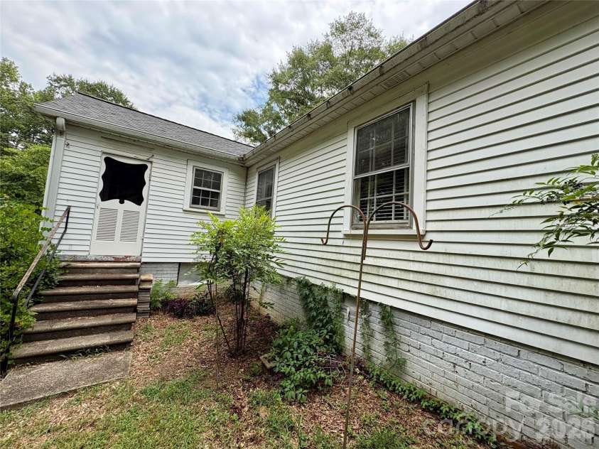 406 Circle Drive, Shelby, NC 28150.  MLS# CAR4400703, YatesRealty ID 36794. 