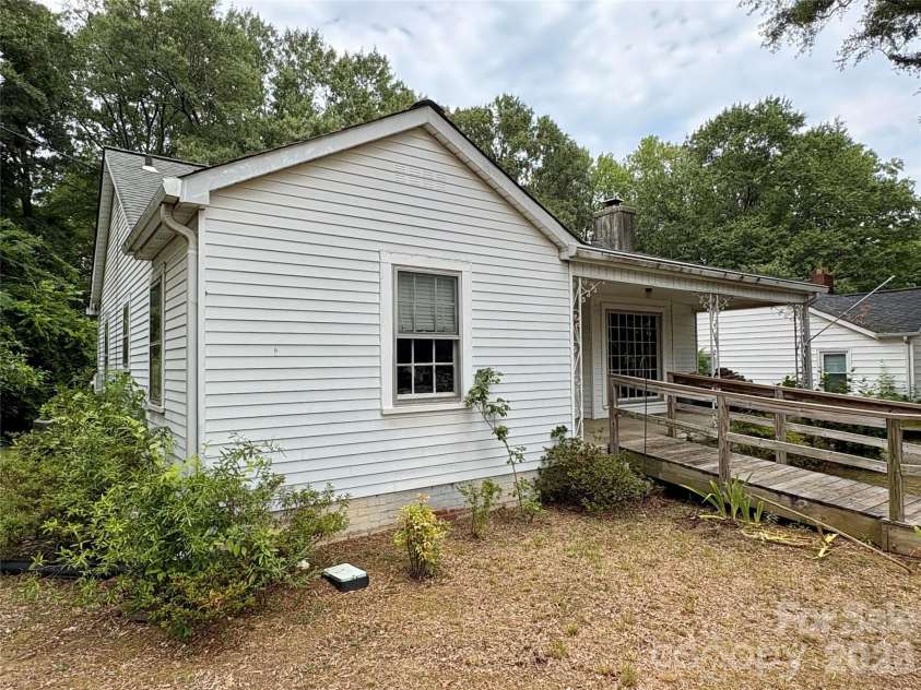 406 Circle Drive, Shelby, NC 28150.  MLS# CAR4400703, YatesRealty ID 36794. 