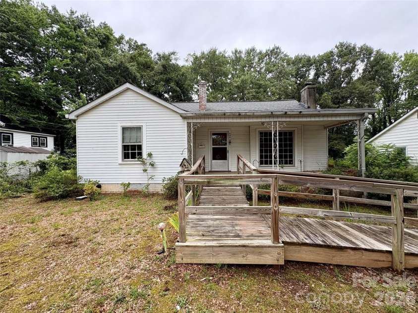 406 Circle Drive, Shelby, NC 28150.  MLS# CAR4400703, YatesRealty ID 36794. 