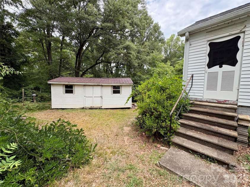 406 Circle Drive, Shelby, NC 28150.  MLS# CAR4400703, YatesRealty ID 36794. Back door as well as the backyard Wired Outbuilding
