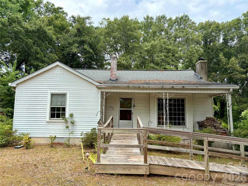 406 Circle Drive, Shelby, NC 28150.  MLS# CAR4400703, YatesRealty ID 36794. Front of Home