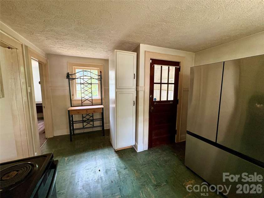 406 Circle Drive, Shelby, NC 28150.  MLS# CAR4400703, YatesRealty ID 36794. Kitchen~ Washer and Dryer Convey!