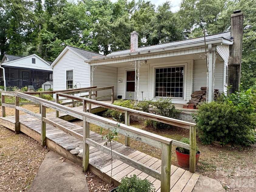 406 Circle Drive, Shelby, NC 28150.  MLS# CAR4400703, YatesRealty ID 36794. Seller had ramp installed~ could be removed if not needed