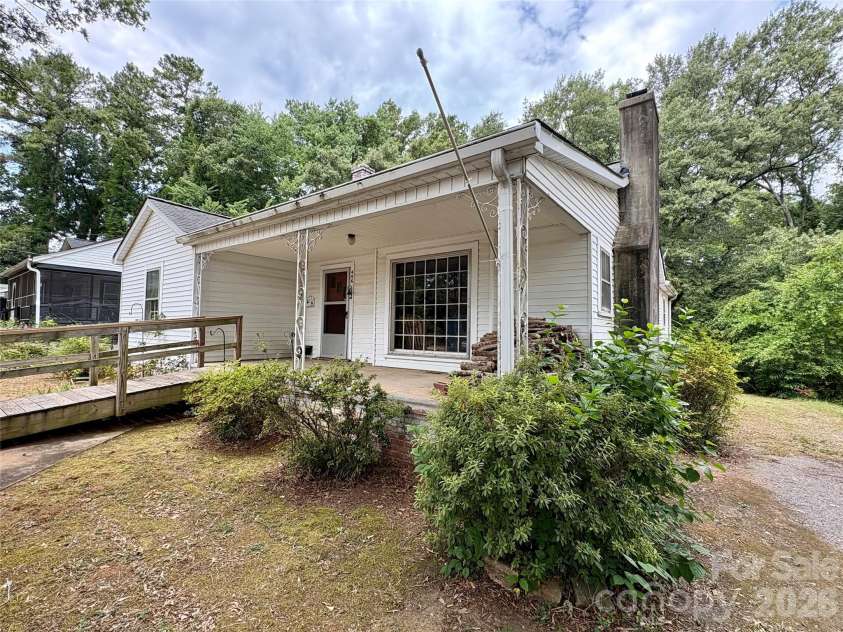406 Circle Drive, Shelby, NC 28150.  MLS# CAR4400703, YatesRealty ID 36794. Side View