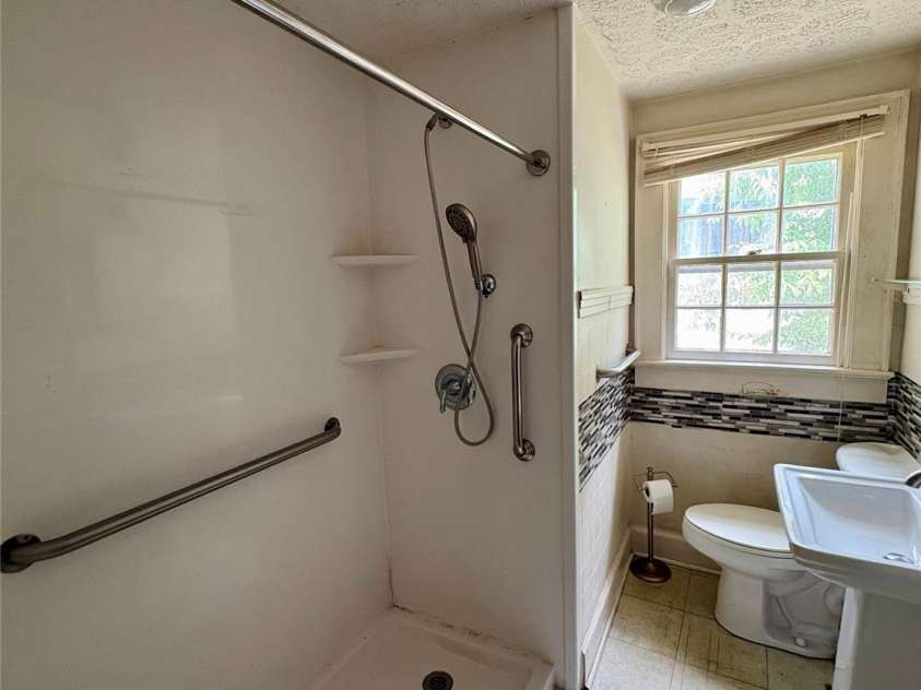 406 Circle Drive, Shelby, NC 28150.  MLS# CAR4400703, YatesRealty ID 36794. Updated bathroom within the past 5 years
