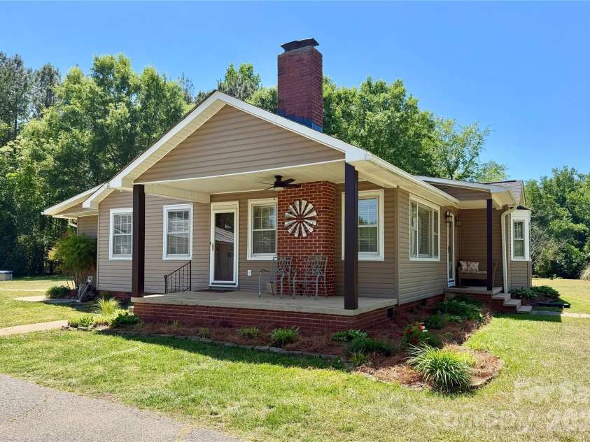917 Pine Street, Blacksburg, SC 29702.  MLS# CAR4421178, YatesRealty ID 36797. 
