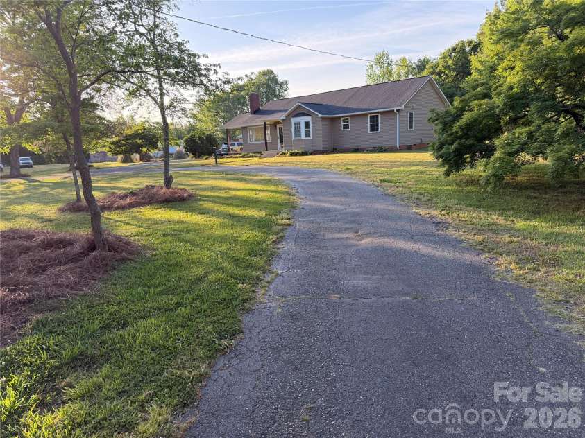 917 Pine Street, Blacksburg, SC 29702.  MLS# CAR4421178, YatesRealty ID 36797. 