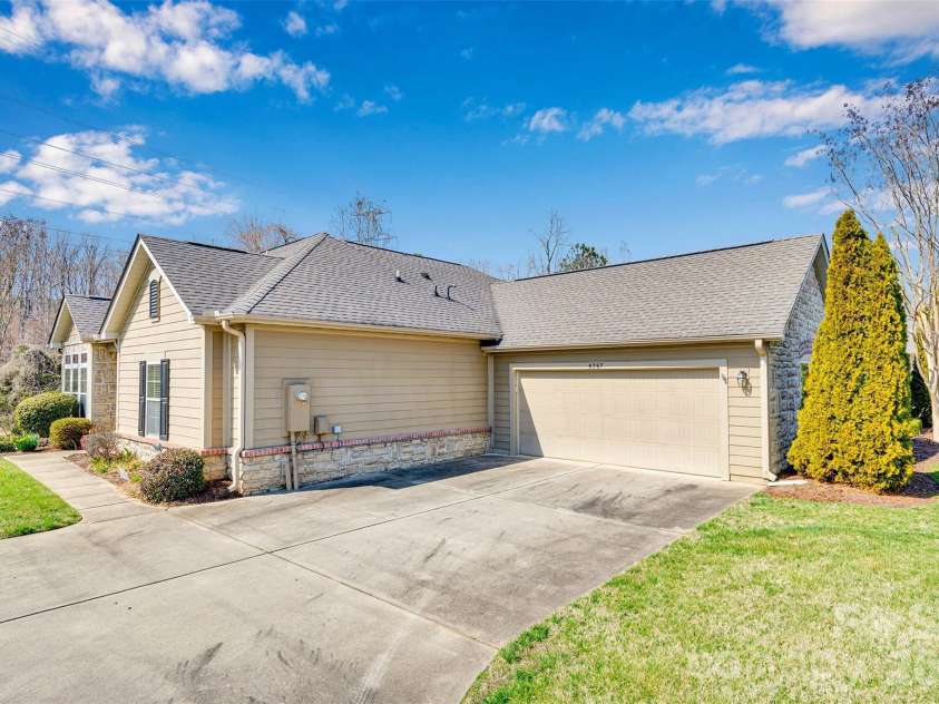 4767 Polo Gate Boulevard, Charlotte, NC 28216.  MLS# CAR4354424, YatesRealty ID 3680. 