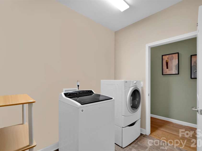 4767 Polo Gate Boulevard, Charlotte, NC 28216.  MLS# CAR4354424, YatesRealty ID 3680. Large Laundry Room