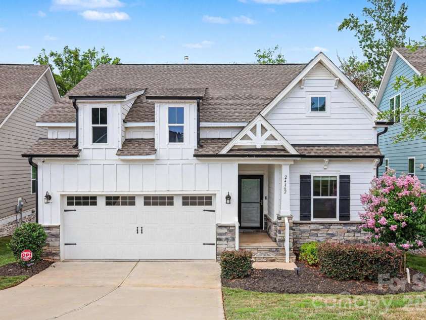 24562 Blue Heron Circle, Lancaster, SC 29720.  MLS# CAR4402586, YatesRealty ID 36802. 