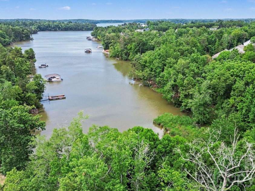 24562 Blue Heron Circle, Lancaster, SC 29720.  MLS# CAR4402586, YatesRealty ID 36802. 