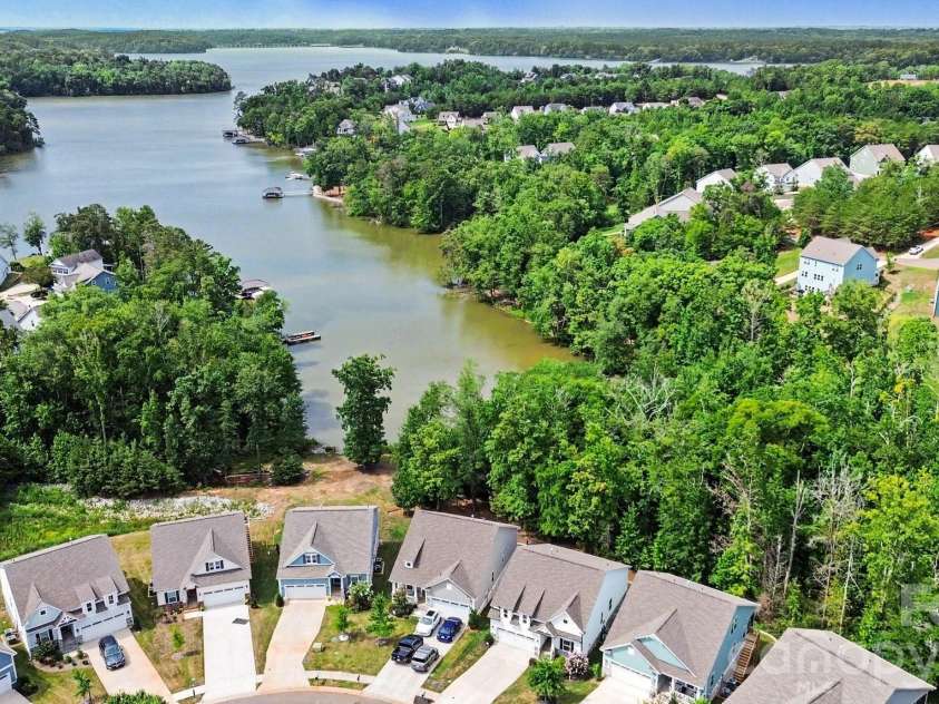 24562 Blue Heron Circle, Lancaster, SC 29720.  MLS# CAR4402586, YatesRealty ID 36802. 