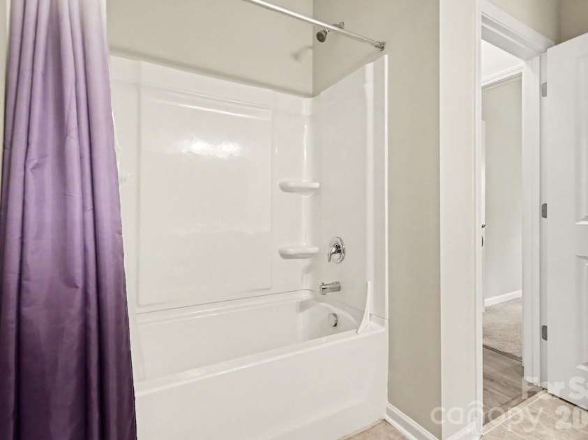 24562 Blue Heron Circle, Lancaster, SC 29720.  MLS# CAR4402586, YatesRealty ID 36802. Lower Level Full Bath