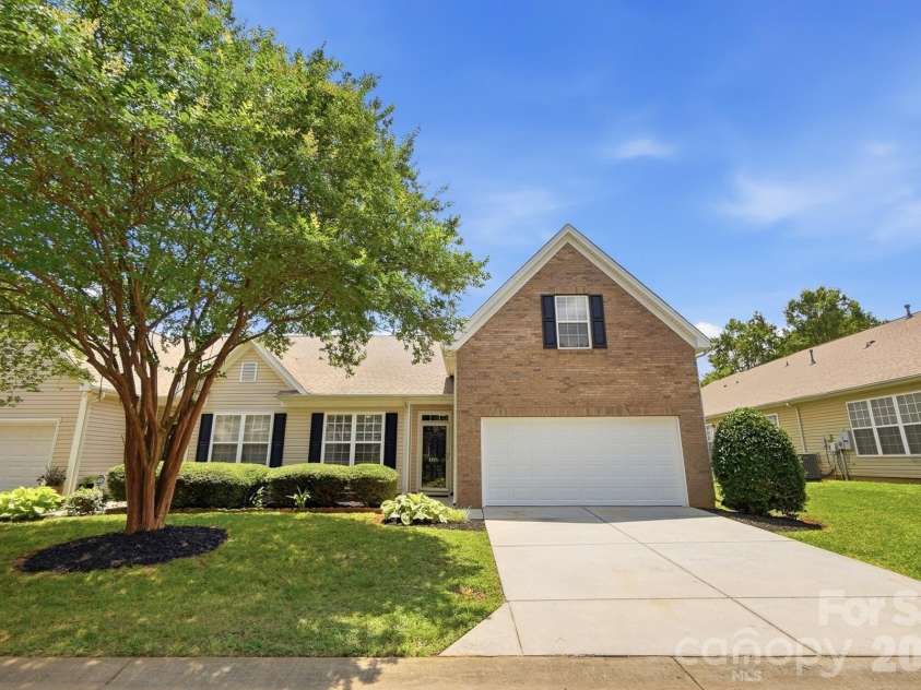 4427 Glenlea Commons Drive, Charlotte, NC 28216.  MLS# CAR4395331, YatesRealty ID 36804. 