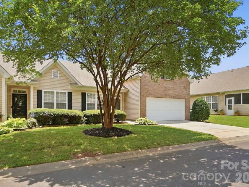 4427 Glenlea Commons Drive, Charlotte, NC 28216.  MLS# CAR4395331, YatesRealty ID 36804. 