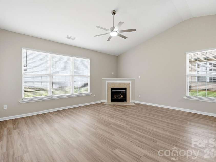 4427 Glenlea Commons Drive, Charlotte, NC 28216.  MLS# CAR4395331, YatesRealty ID 36804. 