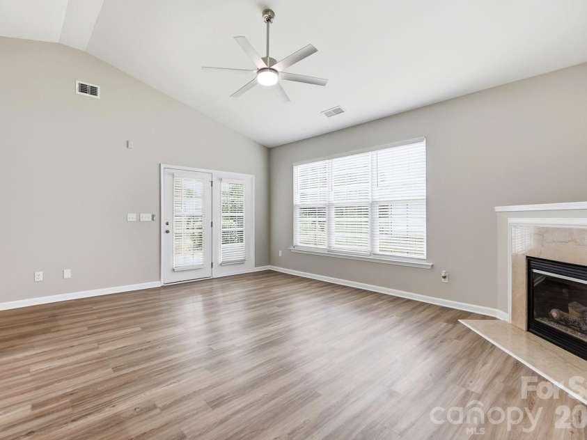 4427 Glenlea Commons Drive, Charlotte, NC 28216.  MLS# CAR4395331, YatesRealty ID 36804. 