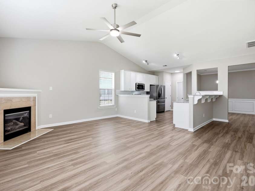 4427 Glenlea Commons Drive, Charlotte, NC 28216.  MLS# CAR4395331, YatesRealty ID 36804. 