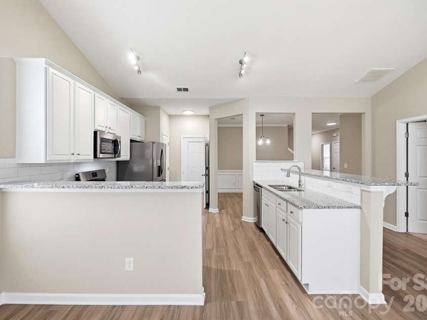 4427 Glenlea Commons Drive, Charlotte, NC 28216.  MLS# CAR4395331, YatesRealty ID 36804. 