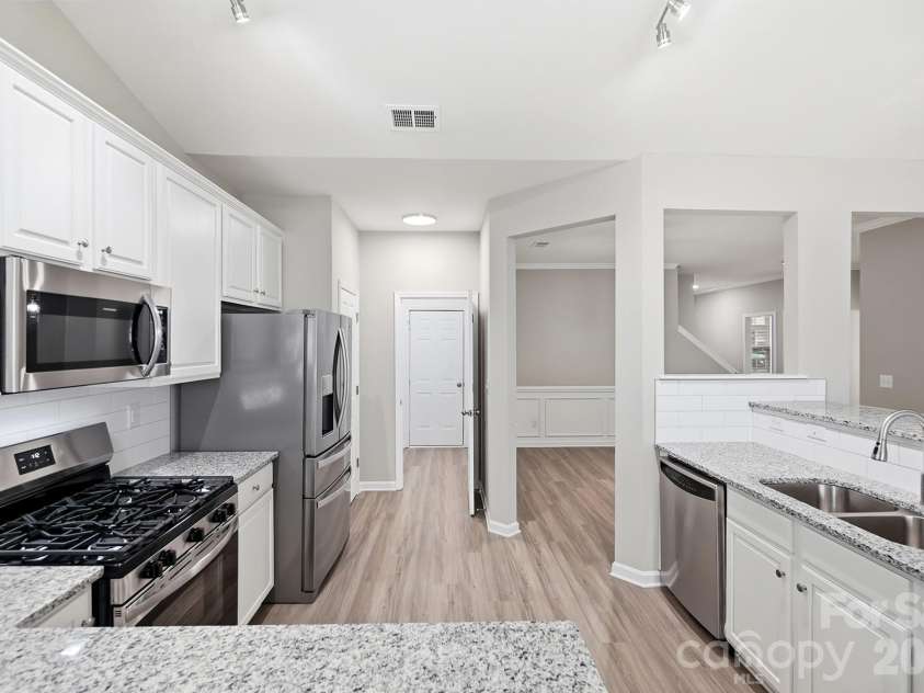 4427 Glenlea Commons Drive, Charlotte, NC 28216.  MLS# CAR4395331, YatesRealty ID 36804. 