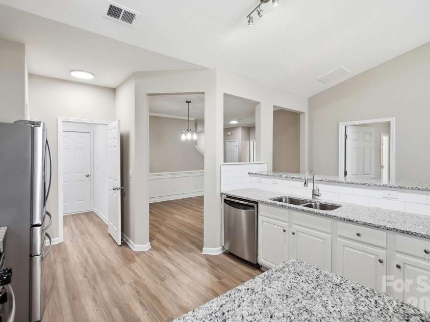 4427 Glenlea Commons Drive, Charlotte, NC 28216.  MLS# CAR4395331, YatesRealty ID 36804. 