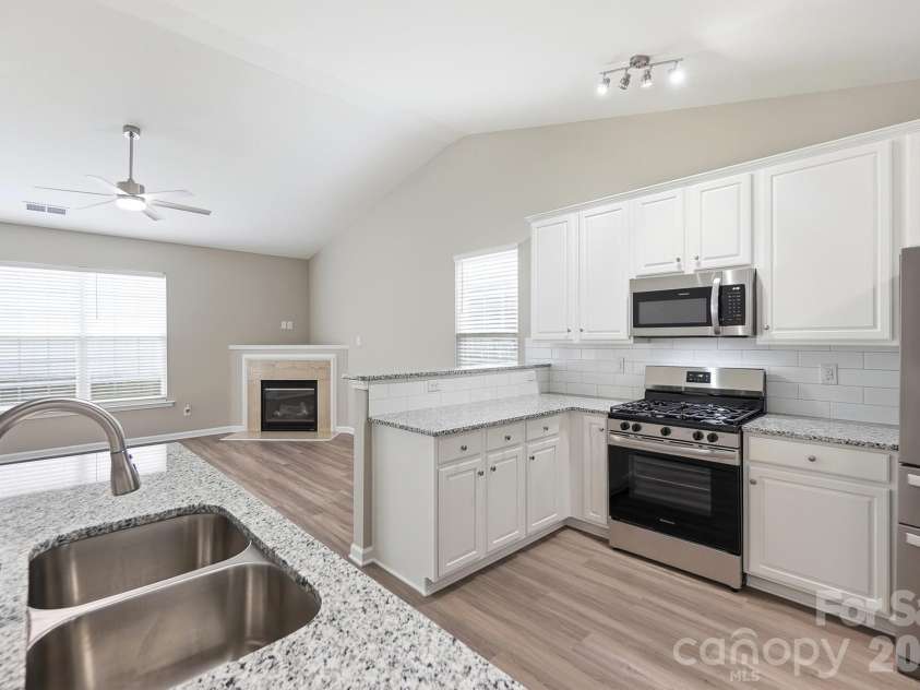 4427 Glenlea Commons Drive, Charlotte, NC 28216.  MLS# CAR4395331, YatesRealty ID 36804. 