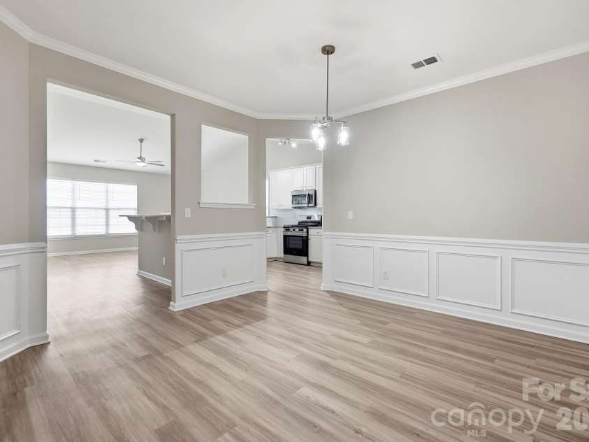 4427 Glenlea Commons Drive, Charlotte, NC 28216.  MLS# CAR4395331, YatesRealty ID 36804. 