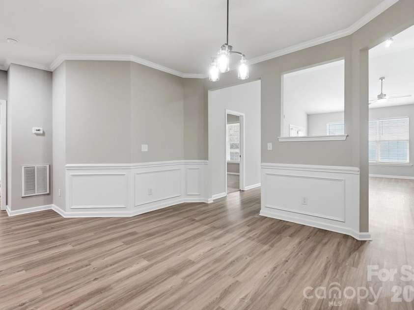 4427 Glenlea Commons Drive, Charlotte, NC 28216.  MLS# CAR4395331, YatesRealty ID 36804. 