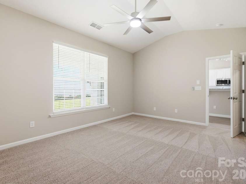 4427 Glenlea Commons Drive, Charlotte, NC 28216.  MLS# CAR4395331, YatesRealty ID 36804. 