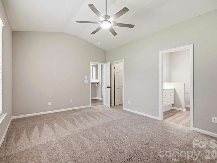 4427 Glenlea Commons Drive, Charlotte, NC 28216.  MLS# CAR4395331, YatesRealty ID 36804. 