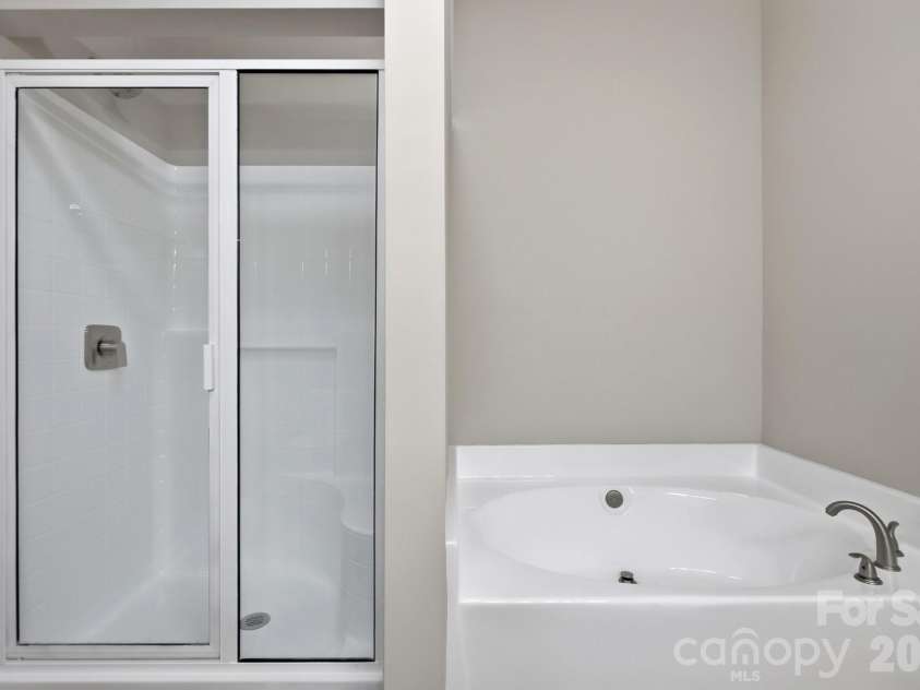 4427 Glenlea Commons Drive, Charlotte, NC 28216.  MLS# CAR4395331, YatesRealty ID 36804. 