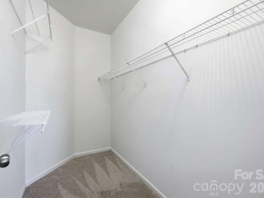 4427 Glenlea Commons Drive, Charlotte, NC 28216.  MLS# CAR4395331, YatesRealty ID 36804. 