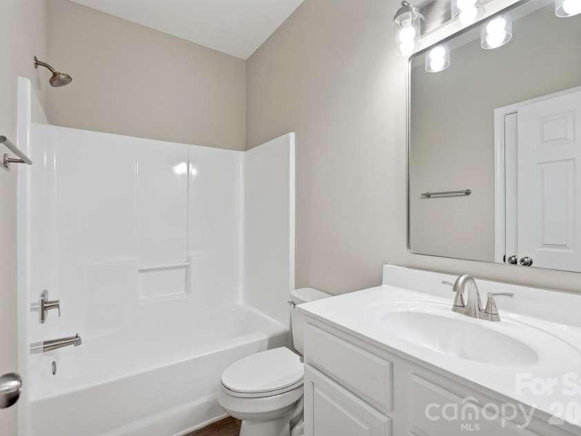 4427 Glenlea Commons Drive, Charlotte, NC 28216.  MLS# CAR4395331, YatesRealty ID 36804. 