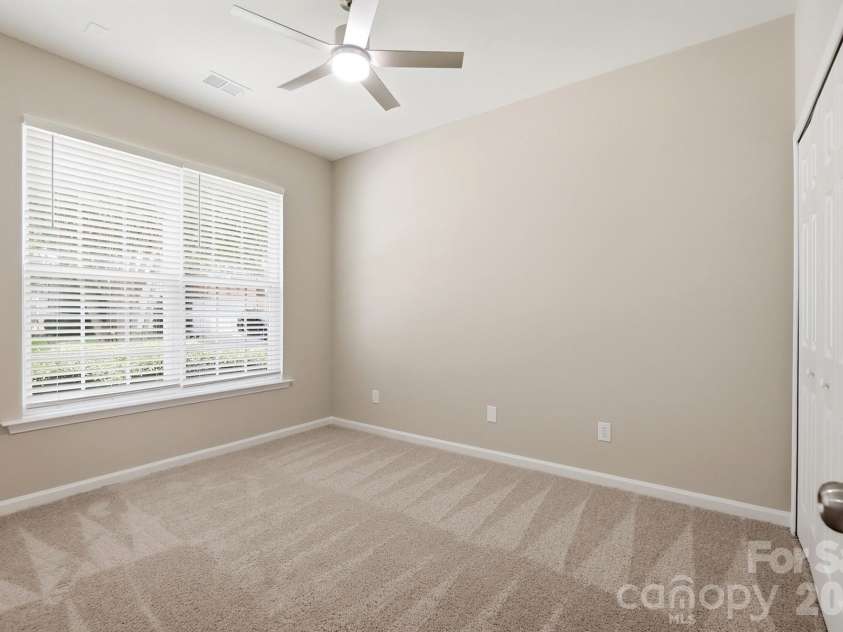 4427 Glenlea Commons Drive, Charlotte, NC 28216.  MLS# CAR4395331, YatesRealty ID 36804. 