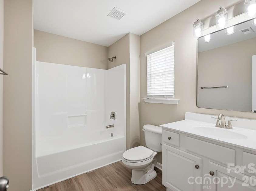 4427 Glenlea Commons Drive, Charlotte, NC 28216.  MLS# CAR4395331, YatesRealty ID 36804. 