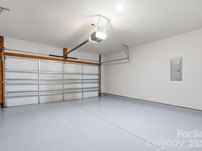 4427 Glenlea Commons Drive, Charlotte, NC 28216.  MLS# CAR4395331, YatesRealty ID 36804. 