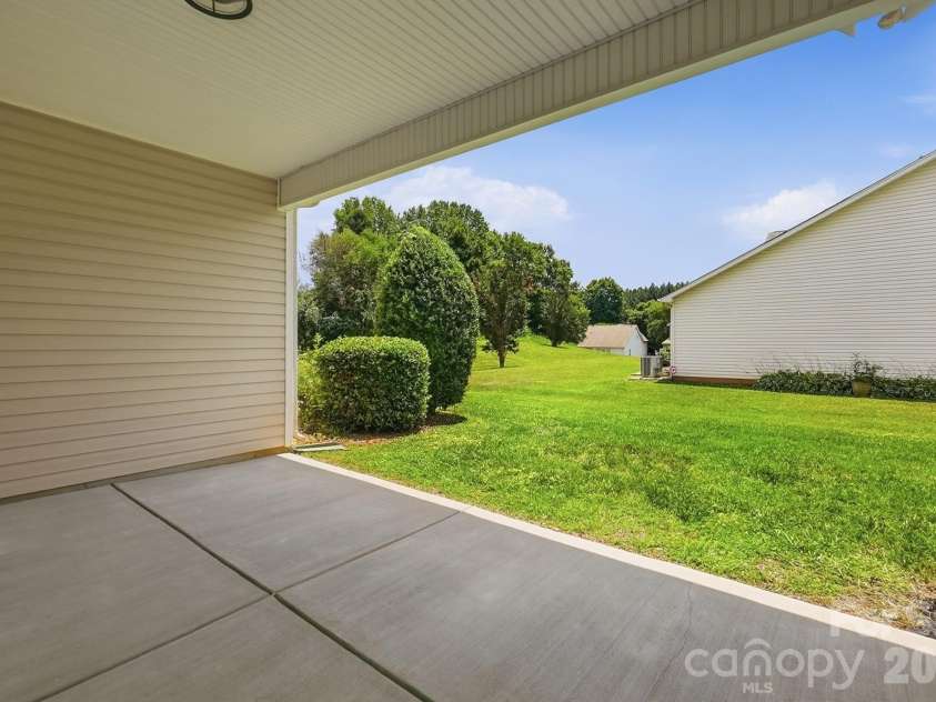 4427 Glenlea Commons Drive, Charlotte, NC 28216.  MLS# CAR4395331, YatesRealty ID 36804. 