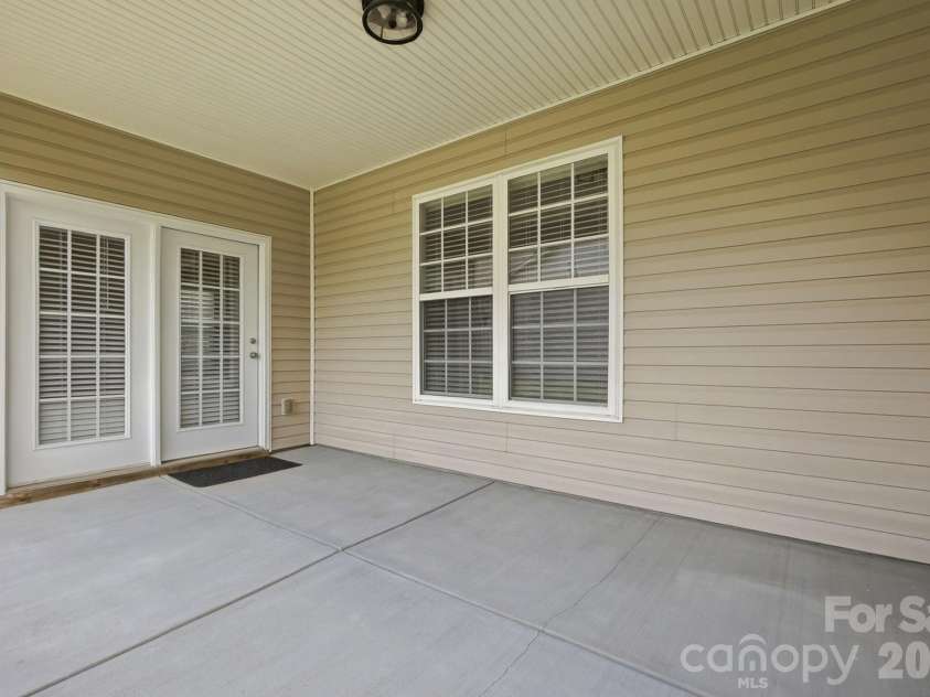 4427 Glenlea Commons Drive, Charlotte, NC 28216.  MLS# CAR4395331, YatesRealty ID 36804. 