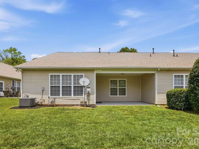 4427 Glenlea Commons Drive, Charlotte, NC 28216.  MLS# CAR4395331, YatesRealty ID 36804. 
