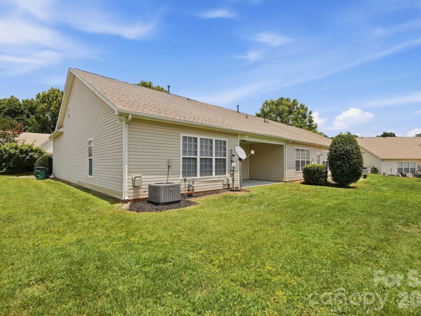 4427 Glenlea Commons Drive, Charlotte, NC 28216.  MLS# CAR4395331, YatesRealty ID 36804. 