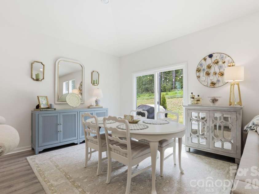 132 Lancashire Court, Denver, NC 28037.  MLS# CAR4396415, YatesRealty ID 36806. Dining area