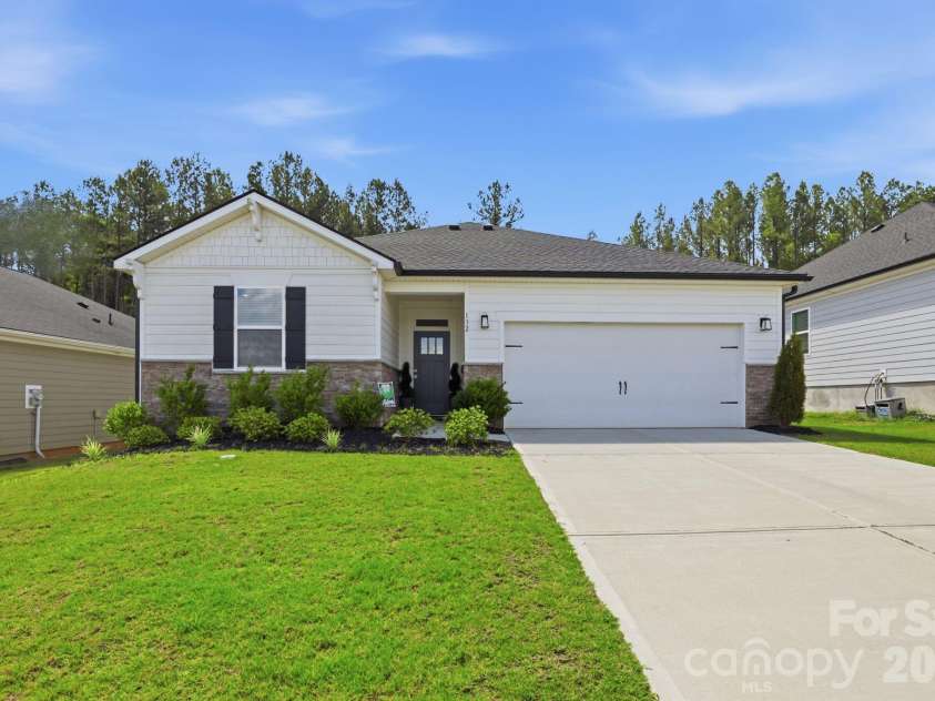 132 Lancashire Court, Denver, NC 28037.  MLS# CAR4396415, YatesRealty ID 36806. Front -1 story Ranch