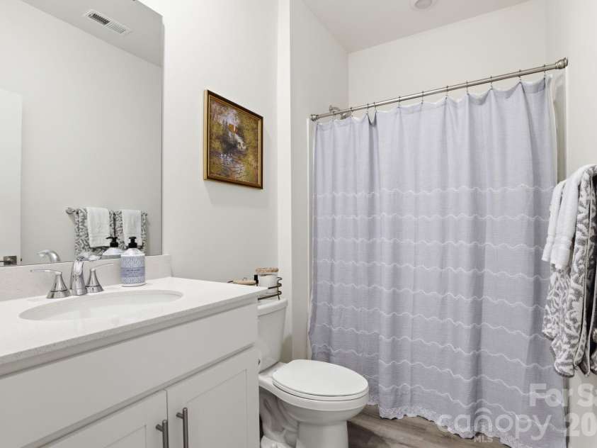 132 Lancashire Court, Denver, NC 28037.  MLS# CAR4396415, YatesRealty ID 36806. Guest Bath
