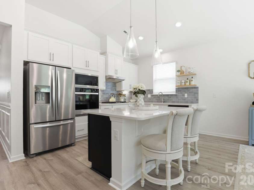 132 Lancashire Court, Denver, NC 28037.  MLS# CAR4396415, YatesRealty ID 36806. Upgraded Kitchen