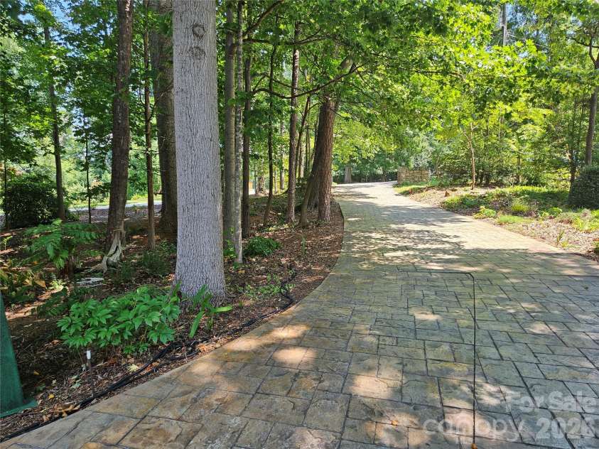 7631 Dellinger Road, Denver, NC 28037.  MLS# CAR4395750, YatesRealty ID 36807. Driveway