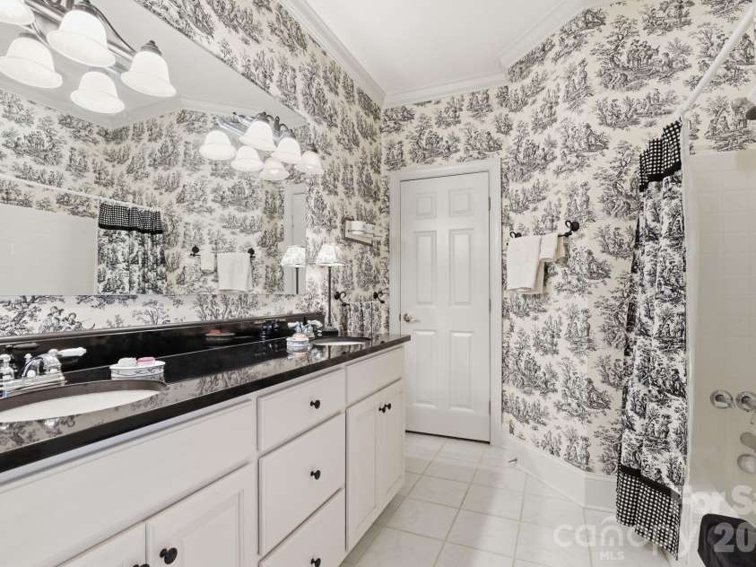 7631 Dellinger Road, Denver, NC 28037.  MLS# CAR4395750, YatesRealty ID 36807. Guest Bth