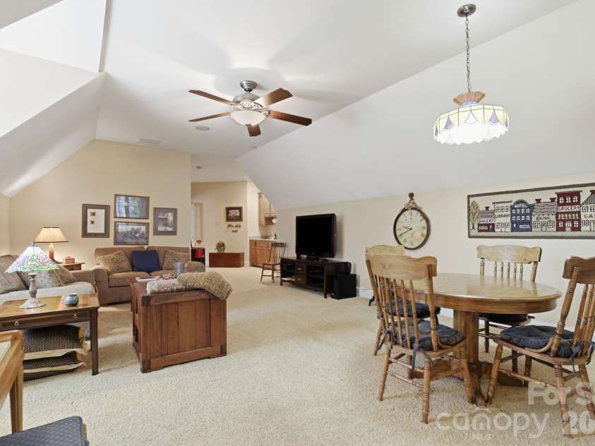 7631 Dellinger Road, Denver, NC 28037.  MLS# CAR4395750, YatesRealty ID 36807. HUGE Bonus room