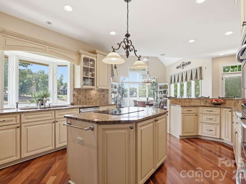 7631 Dellinger Road, Denver, NC 28037.  MLS# CAR4395750, YatesRealty ID 36807. Kitchen w/ lakeview
