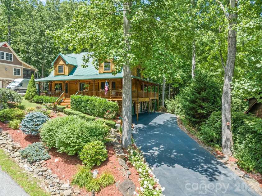 528 Brannon Forest Drive, Waynesville, NC 28785.  MLS# CAR4402241, YatesRealty ID 36808. 